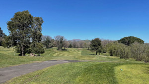 Bahn 1 des Picciolo Etna Golfclubs macht den Einstieg leicht. (Foto: Golf Post)