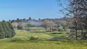 Bahn 11 ist das schwerste Loch des Platzes. Links droht Aus, rechts Wasser. (Foto: Golf Post)