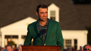 Scottie Scheffler zeigte sich vor und nach seinem Triumph beim US Masters 2022 emotional. (Foto: Getty)