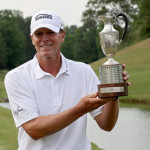 Steve Stricker mit der Trophäe der Regions Tradition auf der PGA Tour Champions. (Foto: Getty)