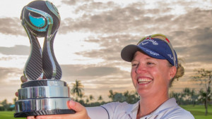 Erster Sieg auf der Ladies European Tour: die strahlende Siegerin. (Foto: Twitter/@LETgolf)