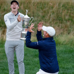 Matt Fitzpatrick (li.) und sein Caddie Billy Foster (re.) feiern beide ihren ersten Major-Titel bei der US Open 2022. (Foto: Getty)