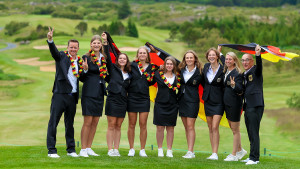 Bronze im Sturm von Reykjavík: Die Mädchen des Junior Team Germany werden bei der Team-EM in Island starke Dritte. (Foto: Privat)