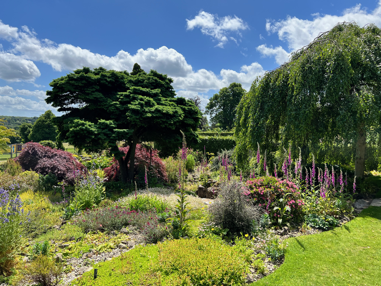 Prachtvolle Anlagen im Emmets Garden in Sevenoaks (Foto: Jürgen Linnenbürger)