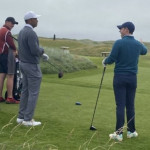 Tiger Woods und Rory McIlroy spielen gemeinsam in Vorbereitung auf die British Open 2022. (Foto: Twitter/@RMTracker)