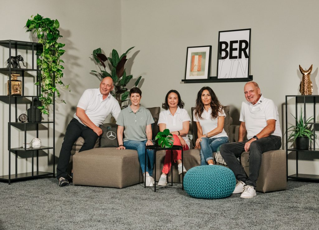 Das Team Berlin im "Wohnzimmer" (Quelle: Mercedes-Benz)