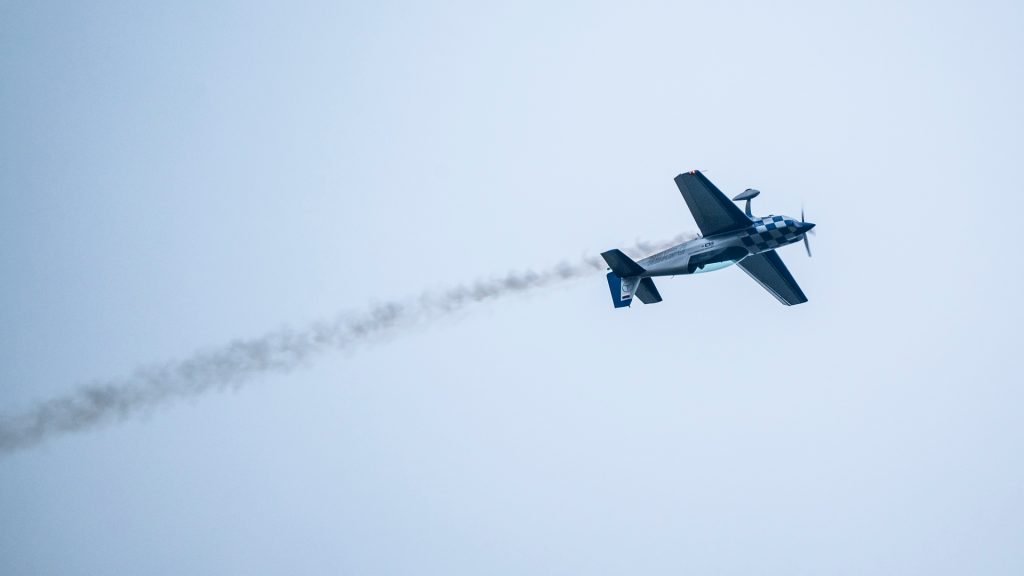 Teil des Rahmenprogramms: eine Flugshow von Matthias Dolderer (Quelle: Mercedes-Benz)