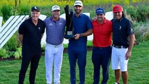 Greg Norman und Dustin Johnsons Team "4 Aces" beim LIV Golf Event in Chicago. (Foto: Getty)