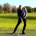 Birdietrain zeigt uns, wie wir den Ball flach schlagen können. (Foto: Birdietrain)