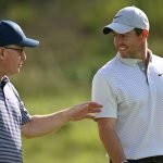 Keith Pelley, Boss der DP World Tour, und Rory McIlroy im Gespräch. (Foto: Getty)