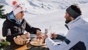 SalzburgerLand-Dreh für die Kampagne "Generation Winter": Matthias Schwab und Maximilian Kieffer auf der Diktn Alm in Obertauern. (Foto: SalzburgerLand Tourismus)