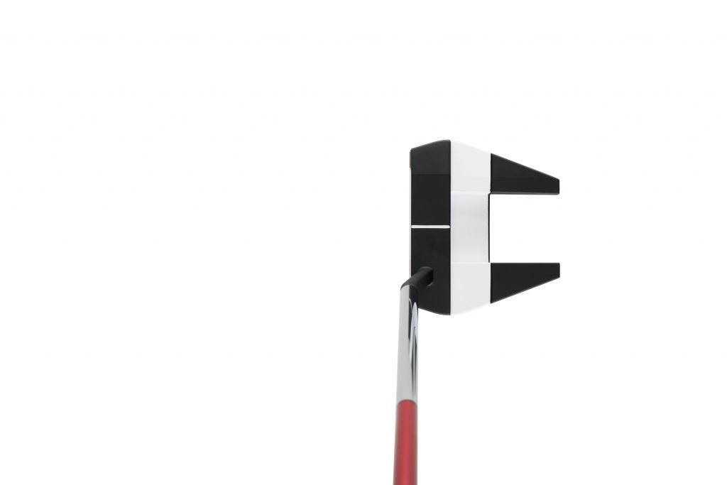 Klar erkennbar: Die kontrastreiche Ausrichtungshilfe der Odyssey Versa Putter.