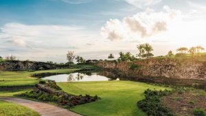 Das "Signature Hole" 16 (Par-3) des Apes Hill Barbados, gestaltet von Ron Kirby. (Foto: Azalea)