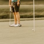 Fahne beim Putten rein oder raus? (Foto: Unsplash)