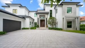 Das neue Luxusanwesen von Justin Thomas in Jupiter, Florida, kann sich sehen lassen (Quelle: Twitter.com/@JoePomplian)