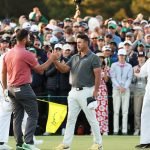 Brooks Koepka gratuliert Jon Rahm zum Sieg beim US Masters 2023 (Foto: Getty)