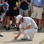 Emiliano Grillo hätte, durch eine Ausnahme in den Golfregeln, die Möglichkeit gehabt einen Ball in Bewegung zu spielen, entschied sich aber für einen Drop. (Quelle: Getty)