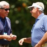 Jimmy Dunne, hier im Gespräch mit PGA Tour Commissioner Jay Monahan, war einer der Köpfe hinter dem Deal mit dem saudi-arabischen Staatsfond PIF. (Quelle: Getty)
