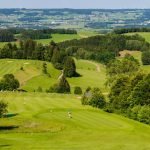 Der Ausblick des höchsten Abschlags Deutschlands (1.011 m) im Golfclub Waldegg-Wiggensbach im Allgäu. (Quelle: GC Waldegg-Wiggensbach)