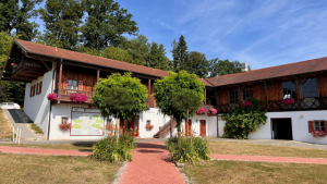 Innenhof des Gutshofes Brunnwies (Foto: Jürgen Linnenbürger)