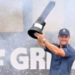 Bryson DeChambeau mit der Trophäe des Greenbrier Events der LIV Golf League. (Foto: Getty)