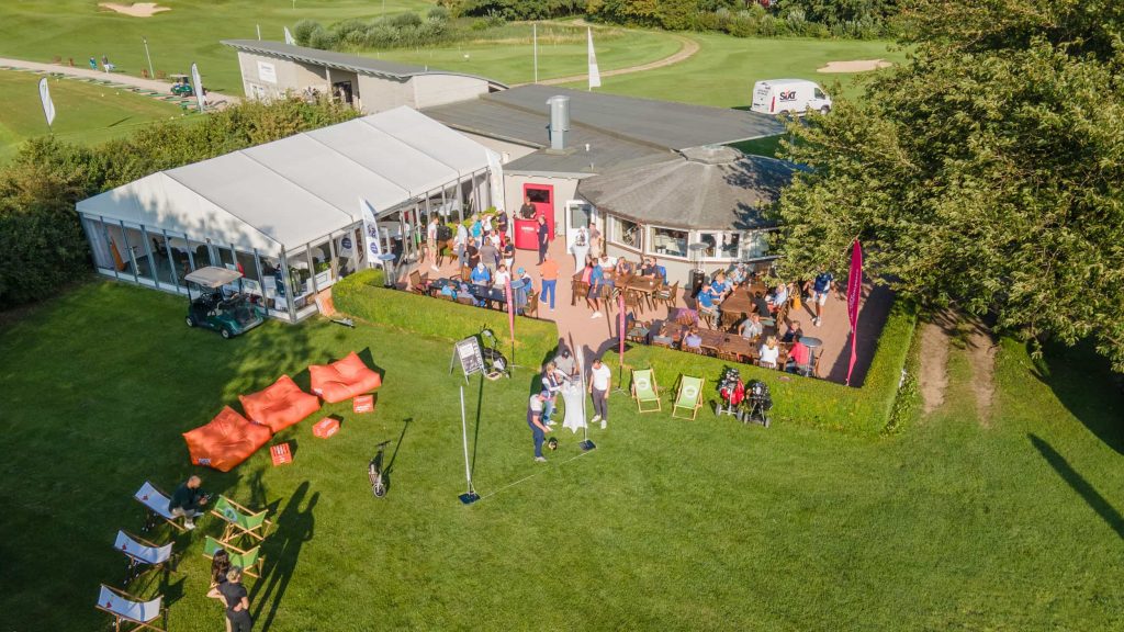 Urig schöner Veranstaltungsort im kleinen Höstingen-Clubhaus des Ostsee Golf Club Wittenbeck. (Foto: David Garbe).