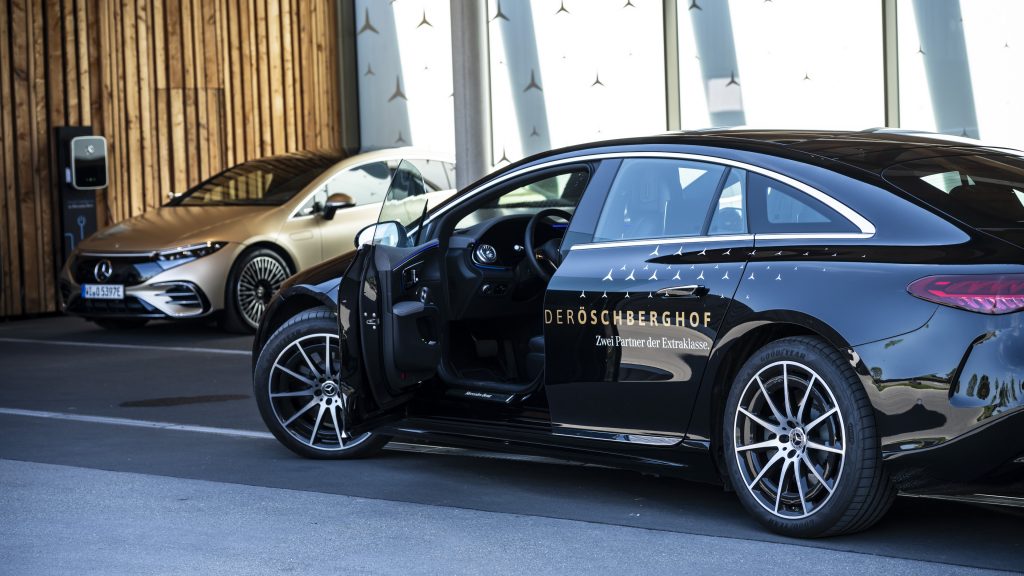 Die Ausfahrt zur Insel Mainau erfolgte in den neuen EQ-Modellen von Mercedes-Benz.