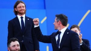 Rory McIlroy und Tommy Fleetwood bei der Opening Ceremony des Ryder Cup 2023. (Foto: Getty)