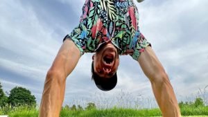 Patrick Koenig hat den Weltrekord für die meisten gespielten Plätze in einem Jahr geknackt. (Quelle: instagram/@pjkoenig)