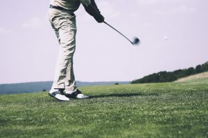 Herrliche Aussichten und maximaler Spaß: Golfplätze in Südtirol bieten eine besondere Atmosphäre für Anfänger und Profis. (Quelle: Pixabay.com © markusspiske CCO Public Domain)