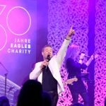 Sänger Sasha beim 30-jährigen Jubiläum des „EAGLES Charity Club“. (Foto: W.Breiteneicher/Schneider Press)