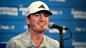 Nick Dunlap auf der Pressekonferenz nach seinem Sieg bei The American Express. (Foto: Getty)