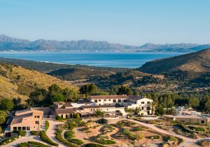 Das Carrossa Resort mit Blick in die Bucht. (Quelle: Carrossa Resort)