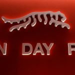 Tiger Woods präsentiert seine neue Marke Sun Day Red. (Foto: Getty)