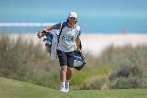 Tommy Fleetwood hat sichtlich Spaß an der ungewohnten Rolle. (Quelle: Getty)