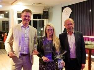 Die Brutto-Sieger (von links): Tobias Lehmann und Isabel von Wilcke mit Geschäftsführer Andreas Gerleigner. (Foto: Quellness & Golf Resort)