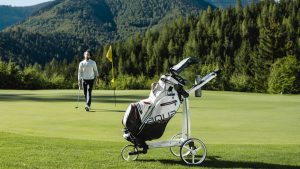 Big Max hat drei Neuheiten für die Sommersaison 2024 präsentiert. Zwei Golfbags und einen Trolley. (Quelle: Big Max)