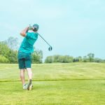 Golfstatistiken: Spielerinnen und Spieler überschätzen ihre Länge mit dem Driver. (Foto: Unsplash/Courtney Cook)