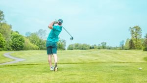 Golfstatistiken: Spielerinnen und Spieler überschätzen ihre Länge mit dem Driver. (Foto: Unsplash/Courtney Cook)