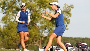 Die Emotionen kochen beim Solheim Cup 2024 hoch. Emily Pedersen und Carlota Ciganda holen einen wichtigen Punktgewinn. (Foto: Getty)