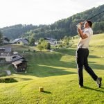 Der hoteleigene 9-Loch-Platz des Ebner's Waldhof am See, eingebettet in die hügelige Landschaft des Fuschlsees im Salzkammergut. (Foto: Ebner's Waldhof)