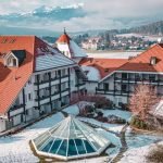Das Hotel Montis im Glanz des Winters. (Foto: Instagram/@hotel_schoenblick_kronplatz)