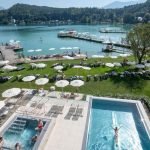 Der Blick über den Wellnessbereich des Hotels am Klopeiner See. (Foto: Hotel & Spa Sonne)