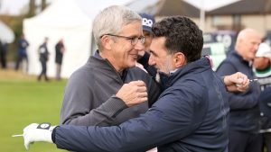 Doch nicht ziemlich beste Freunde? PGA-Tour-Commissioner Jay Monahan (l.) und PIF-Chef Yasir Al-Rumayyan finden offenbar irgendwie nicht zueinander. (Foto: Richard Heathcote/Getty Images)