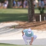 Gemäß den Golfregeln erhielt Justin Thomas einen Strafschlag, da er die Bewegung seines Balls verursacht hatte. (Foto: Getty)