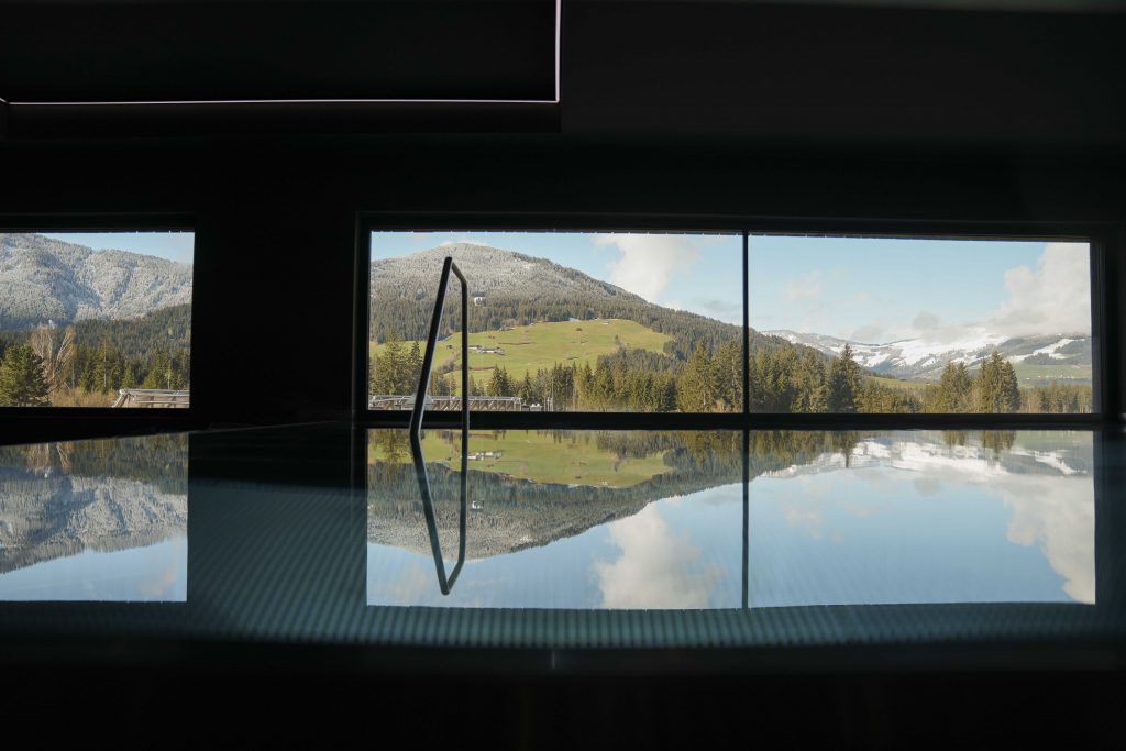 Infinity-Pool des Berg & Golf Resort Westendorf
