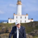US Präsident Donald Trump beim Besuch seines Golfplatzes in Turnberry. (Foto: Getty)