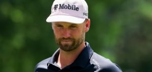Bei der PGA Championship 2025 wirft Wyndham Clark nach einem Fehlschlag seinen Driver – später entschuldigte er sich öffentlich für den Vorfall. (Foto: Getty)
