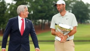 Jay Monahan und Scottie Scheffler bei der Tour Championship 2024. (Foto: Getty)