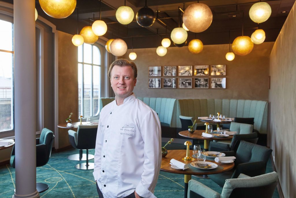 Kulinarische Exzellenz an Bord prägt die Flotte von Hapag-Lloyd Cruises. Darunter THE GLOBE by Kevin Fehling auf der EUROPA. (Foto: Hapag- Lloyd Cruises)
